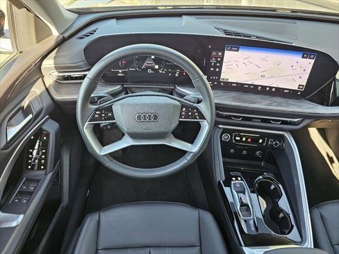 Used 2025 Audi Q5 Premium w/ Convenience Package image 5