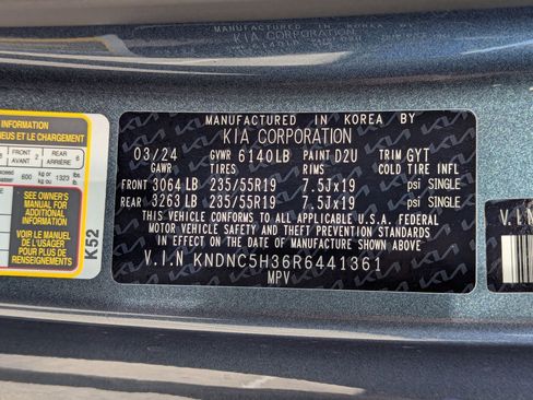 Used 2024 Kia Carnival EX image 30