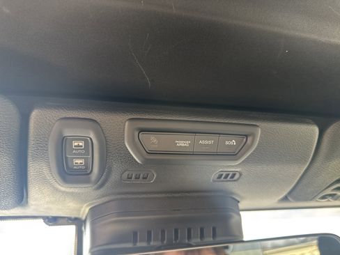 Used 2023 Jeep Wrangler Unlimited Sahara image 29