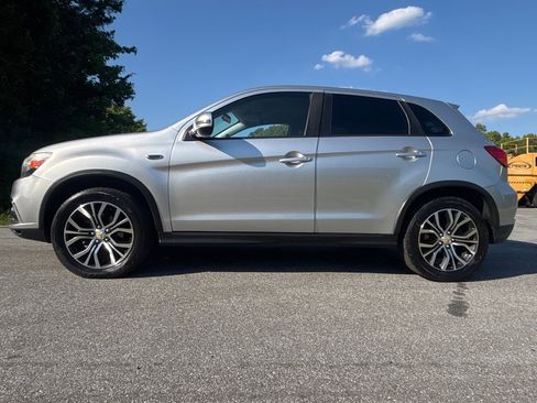 Used 2018 Mitsubishi Outlander Sport SE FWD image 2