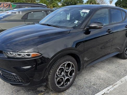 Used 2025 Alfa Romeo Tonale AWD/4WD image 1