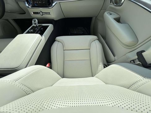 New 2026 Volvo XC90 B6 Ultra image 16