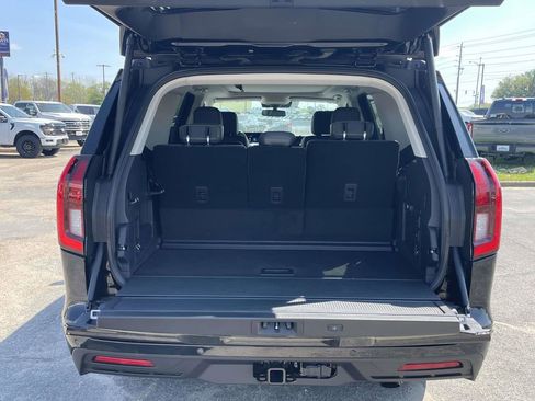 New 2025 Ford Expedition Active image 10