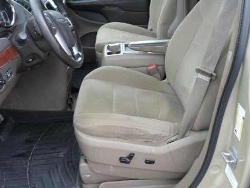 Used 2010 Chrysler Town & Country Limited w/ Entertainment Group #3 image 11