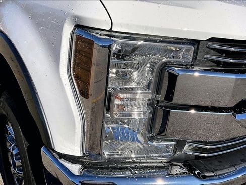 Certified 2019 Ford F250 Lariat w/ Chrome Package image 30