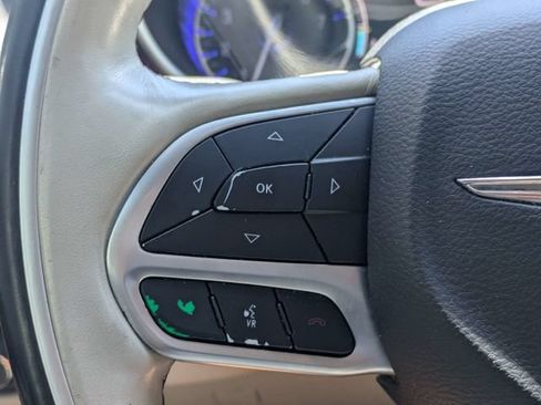 Used 2020 Chrysler Pacifica Limited FWD image 26