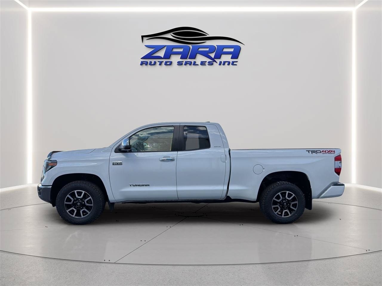 Used 2021 Toyota Tundra Limited w/ Limited Premium Package AWD/4WD image 4