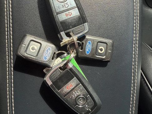 Used 2018 Ford Edge Titanium image 39