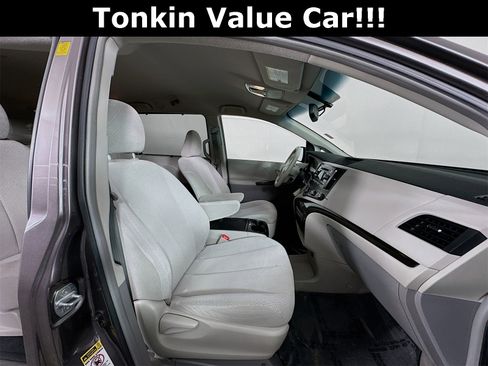Used 2011 Toyota Sienna image 28