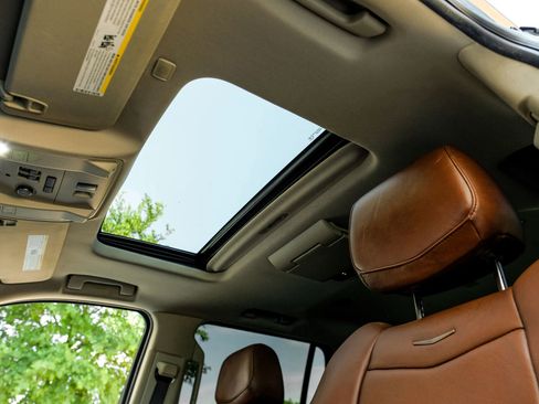 Used 2018 Cadillac Escalade Premium Luxury RWD image 17
