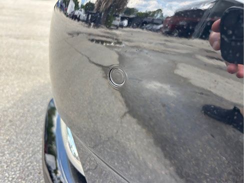 Used 2013 Mercedes-Benz SL 550 image 12