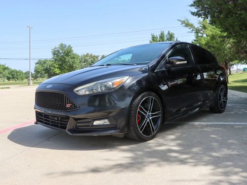 Used 2016 Ford Focus ST w/ Equipment Group 402A FWD image 3