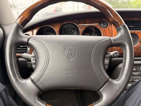 Used 1998 Jaguar XK8 Coupe RWD image 17