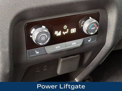 Used 2025 Chevrolet Traverse RS image 14