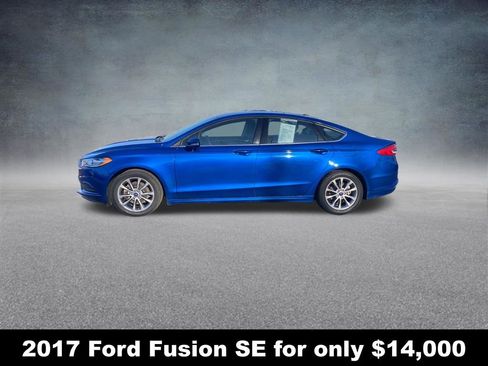 Used 2017 Ford Fusion SE w/ Fusion SE Technology Package image 2