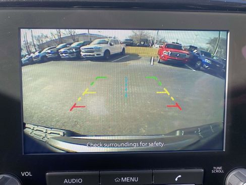 Used 2024 Nissan Frontier SV image 25