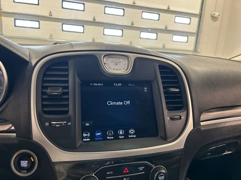 Used 2022 Chrysler 300 Touring w/ Sport Appearance Package image 22