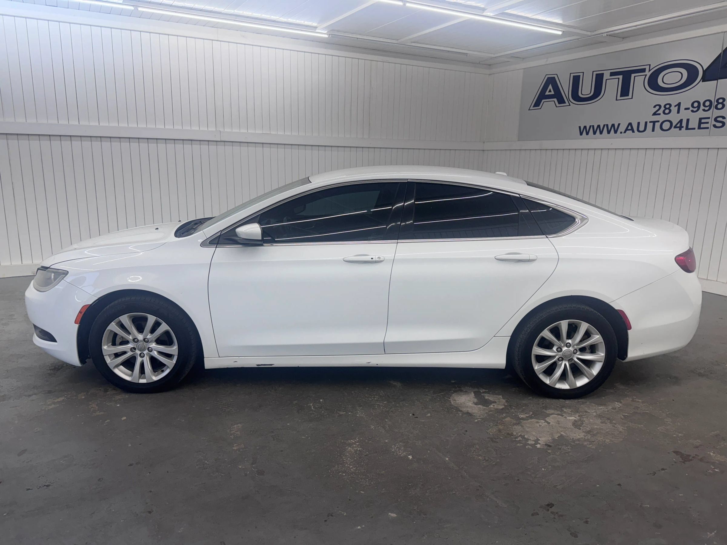 Used 2015 Chrysler 200 Limited w/ Convenience Group FWD image 8