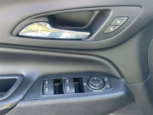 Used 2021 Chevrolet Equinox LT image 16
