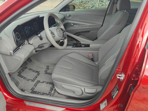 Used 2024 Hyundai Elantra SEL w/ Convenience Package FWD image 5