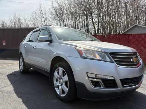 Used 2017 Chevrolet Traverse LT w/ Style and Technology Package image 1