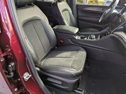 New 2025 Jeep Grand Cherokee Altitude RWD image 36