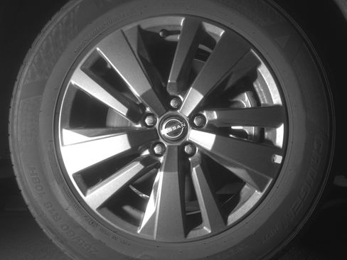 Used 2025 Nissan Pathfinder SV image 13