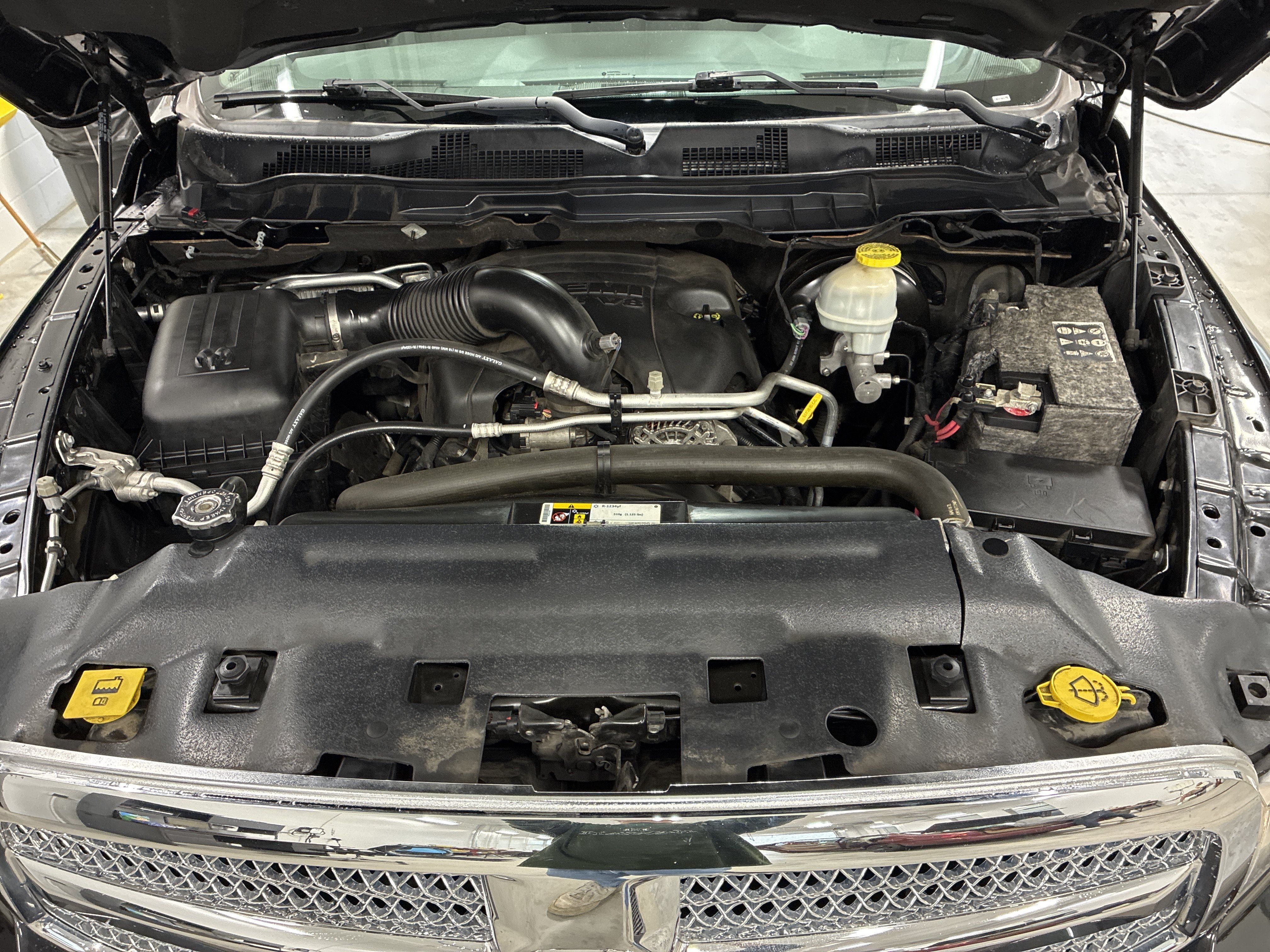 Used 2018 RAM 1500 SLT AWD/4WD image 8