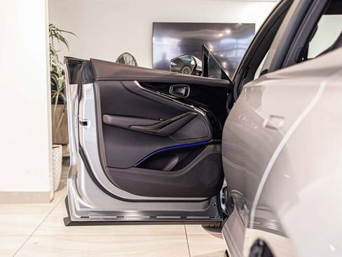 New 2026 Aston Martin DBX 707 image 32