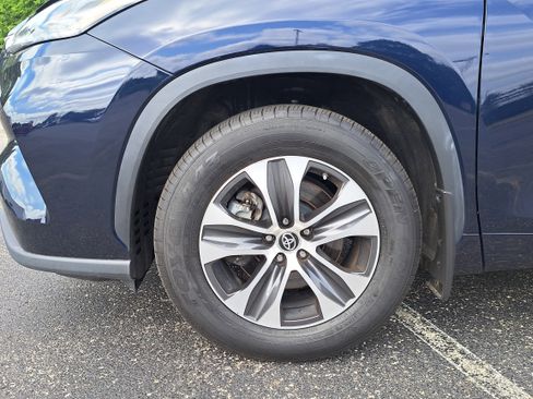 Used 2022 Toyota Highlander XLE image 9