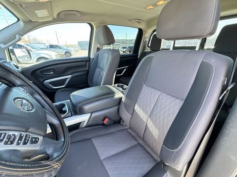Used 2020 Nissan Titan SV w/ SV Convenience Package image 18
