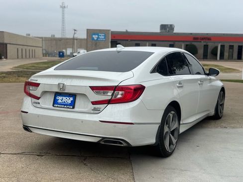 Used 2019 Honda Accord Touring image 2