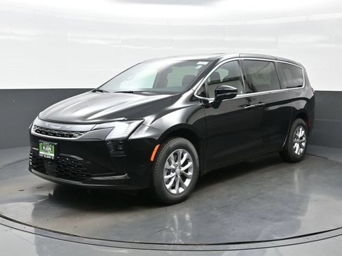 New 2027 Chrysler Pacifica Select AWD/4WD image 2