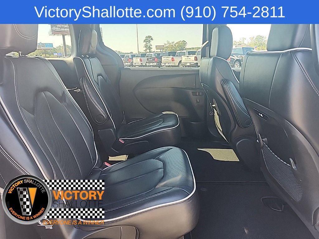 Used 2025 Chrysler Pacifica Limited FWD image 43