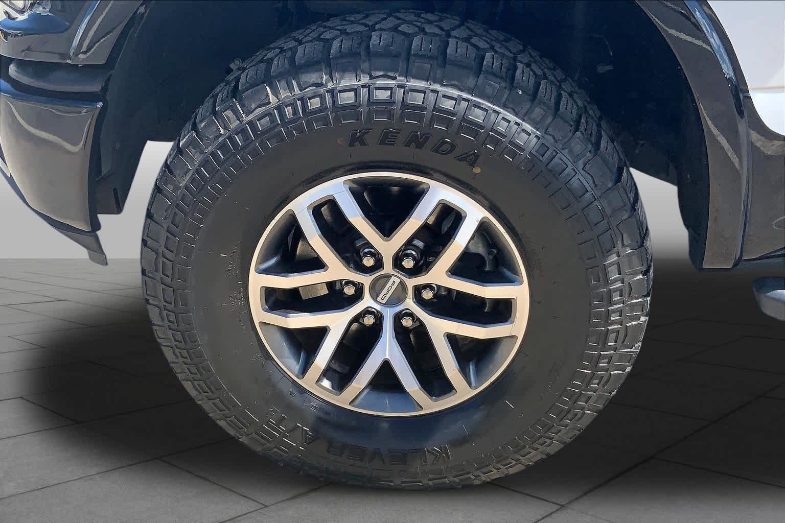 Used 2019 Ford F150 XLT w/ Equipment Group 302A Luxury AWD/4WD image 11