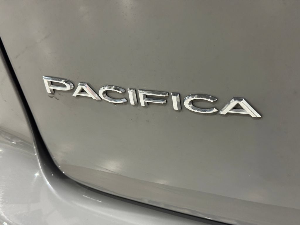 Used 2025 Chrysler Pacifica Select FWD image 32