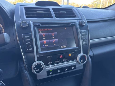 Used 2014 Toyota Camry SE image 25