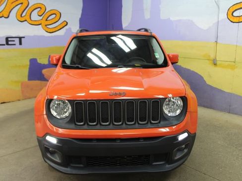 Used 2016 Jeep Renegade 75th Anniversary FWD image 3