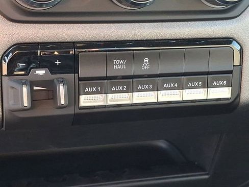 Used 2024 RAM 2500 Tradesman w/ Chrome Appearance Group image 23