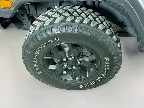 Used 2020 Jeep Wrangler Sport image 24