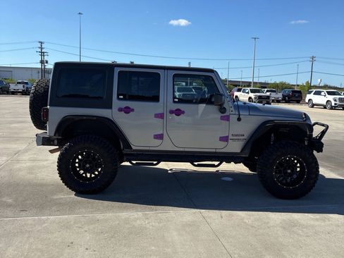 Used 2016 Jeep Wrangler Unlimited Sport w/ Connectivity Group image 5