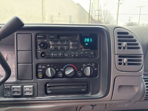 Used 1999 Chevrolet Suburban 4WD w/ Preferred Equipment Group 3 image 12