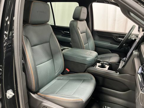 Used 2025 GMC Yukon AT4 w/ AT4 Premium Package AWD/4WD image 10
