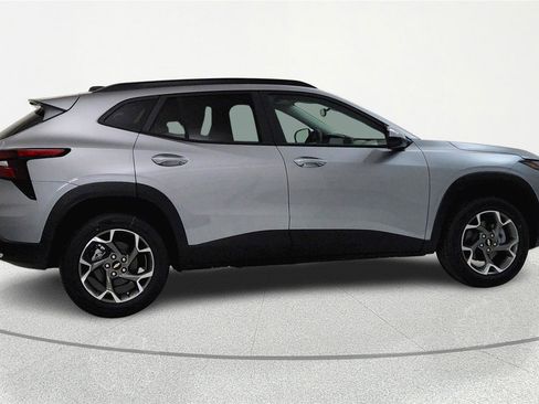 New 2026 Chevrolet Trax LT w/ LT Convenience Package FWD image 4