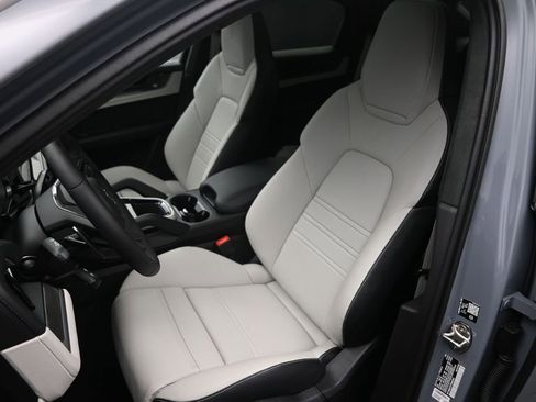 New 2026 Porsche Cayenne Turbo AWD/4WD image 9