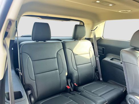 Used 2021 GMC Acadia Denali w/ Denali Technology Package FWD image 29