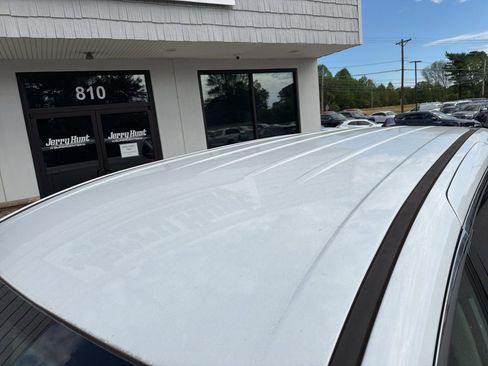 Used 2023 Chrysler Pacifica Touring-L image 11