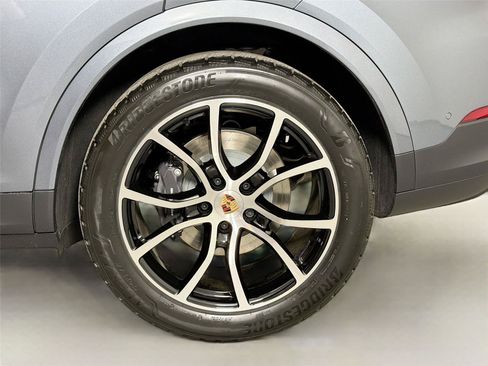 Certified 2026 Porsche Cayenne Coupe AWD/4WD image 12