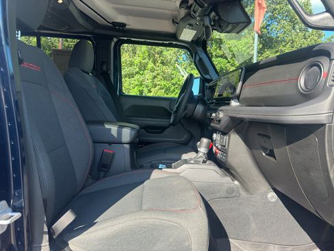 Used 2025 Jeep Gladiator Rubicon w/ Safety Group image 15