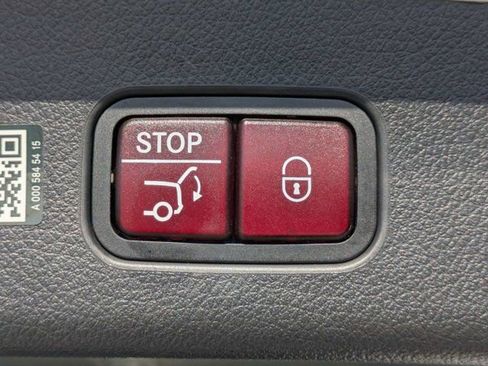 Used 2024 Mercedes-Benz GLC 300 4MATIC image 12